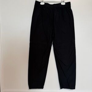 Uniqlo Women’s Black Cropped Pants